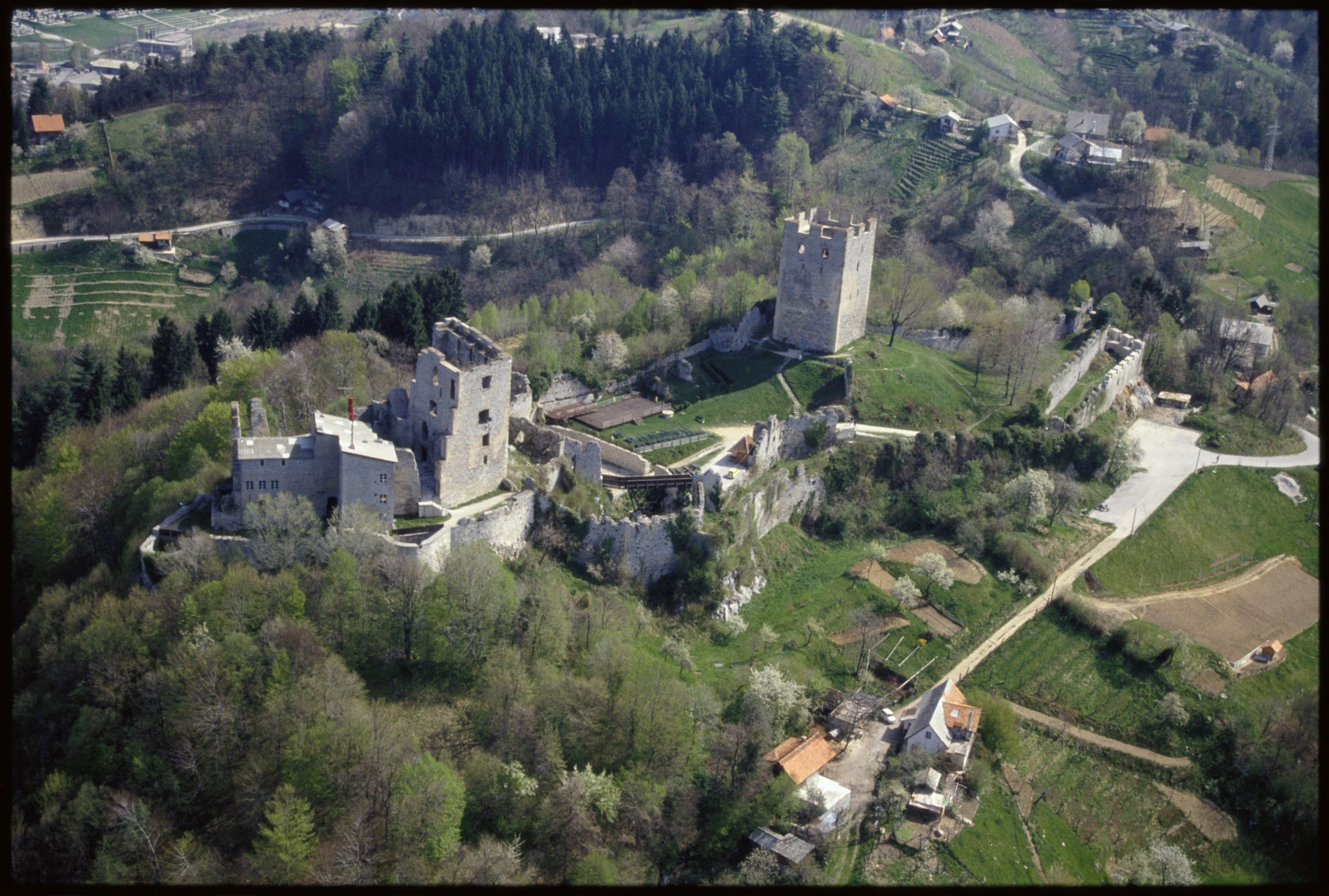 10_Celje - Celjski grad (EID 1-00058)_avtor Stane Klemenc 1992_INDOK